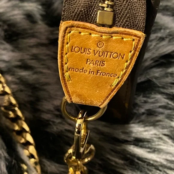 Authentic LV pochette - Picture 2 of 13